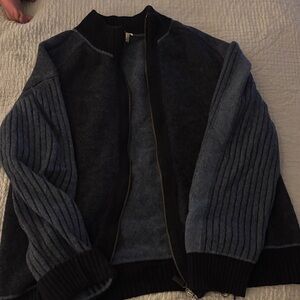 Men's Black and Gray Jacket